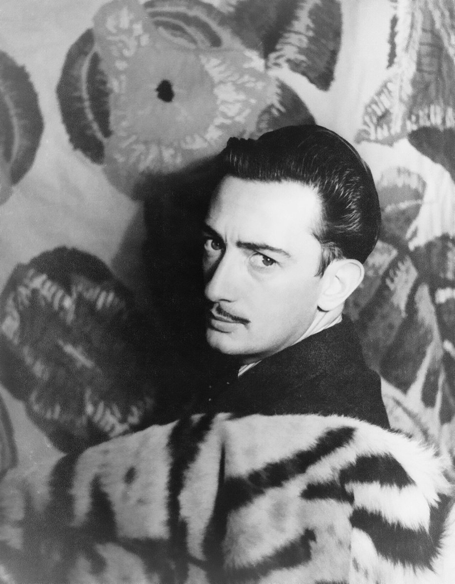 Dalí mustache style